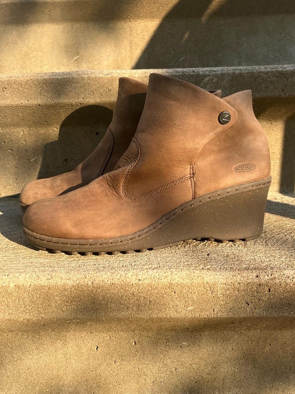 KEEN Akita Brown Leather Wedge Ankle Booties Women’s Size 10 Comfort Shoes